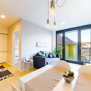 Apartamento Monochrome Urban Hoodie Eslovenia